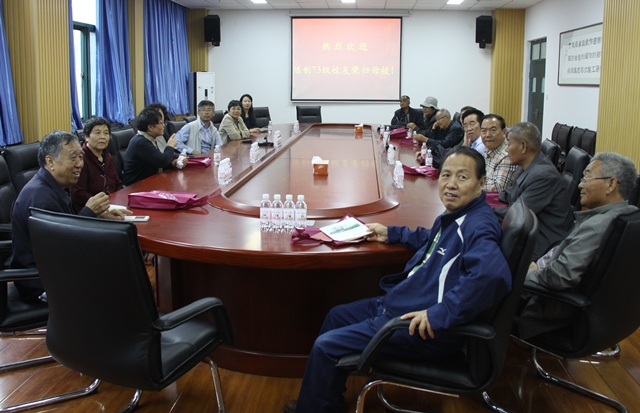 炼制73级校友返校座谈 孙伟摄影 炼制73级校友返校座谈 孙伟摄影