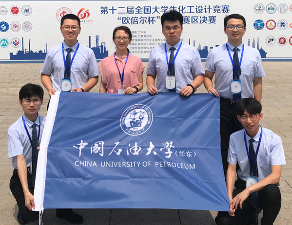 我校参赛师生合影 我校参赛师生合影