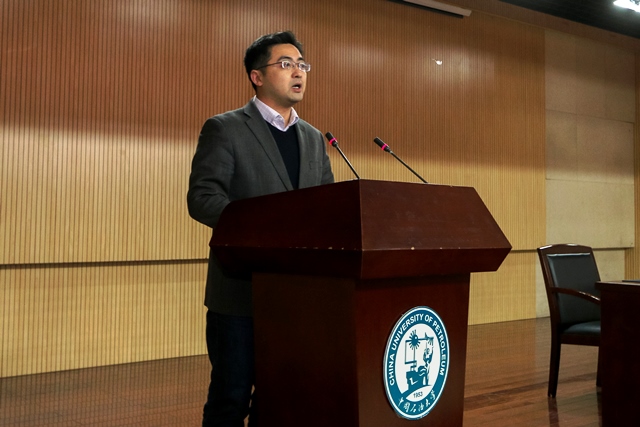 学院党委副书记王迅代表先进集体发言 杨港宁摄影 学院党委副书记王迅代表先进集体发言 杨港宁摄影